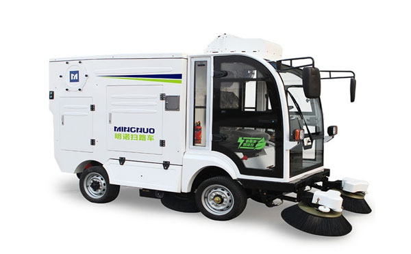 新和四轮扫路车MN-S1800配备240L标准垃圾桶
